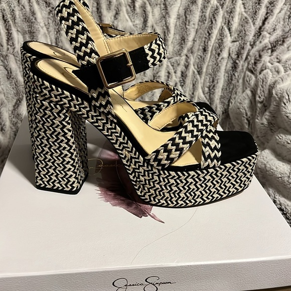 Jessica Simpson Brycen platform sandals. - Picture 3 of 6